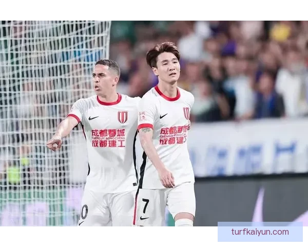 韦世豪射门方式特点分析：内切弧线与远射能力持续提升